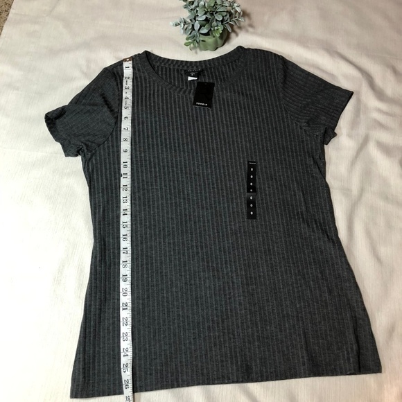 NWT Torrid Gray Ribbed Knit Short Sleeve Top Sz 0 - Picture 2 of 4